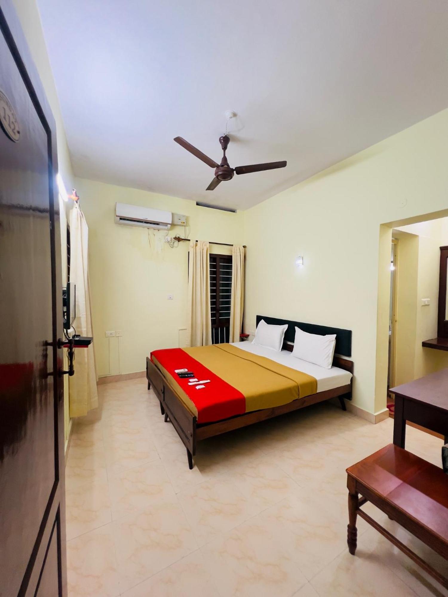 Hotel Sunday - Townhouse Club Airport Trivandrum Thiruvananthapuram Exterior foto